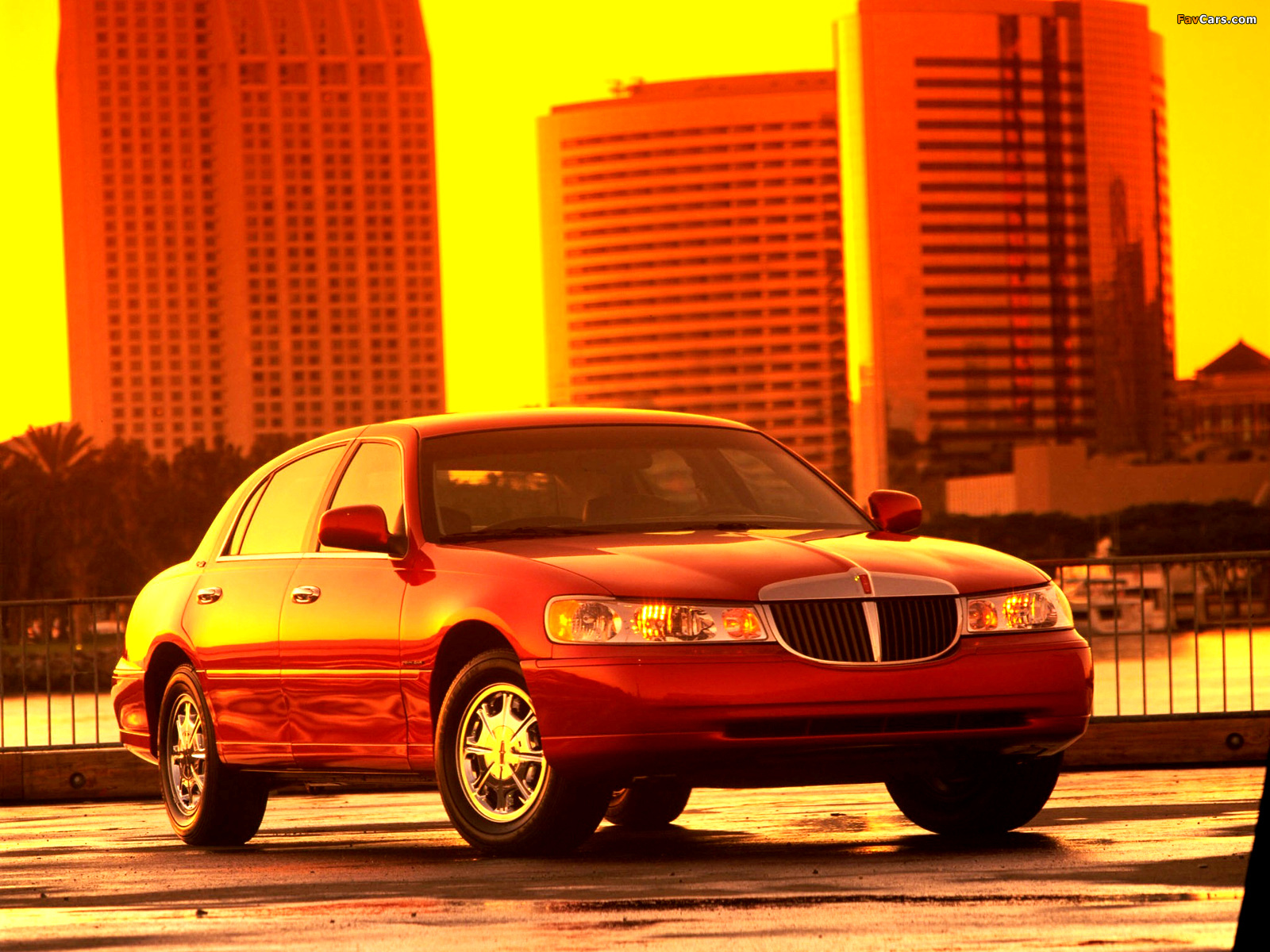 Lincoln Town Car 1998–2003 pictures (1600 x 1200)