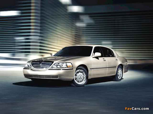 Lincoln Town Car 2003–11 images (640 x 480)