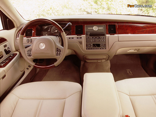 Lincoln Town Car 2003–11 photos (640 x 480)