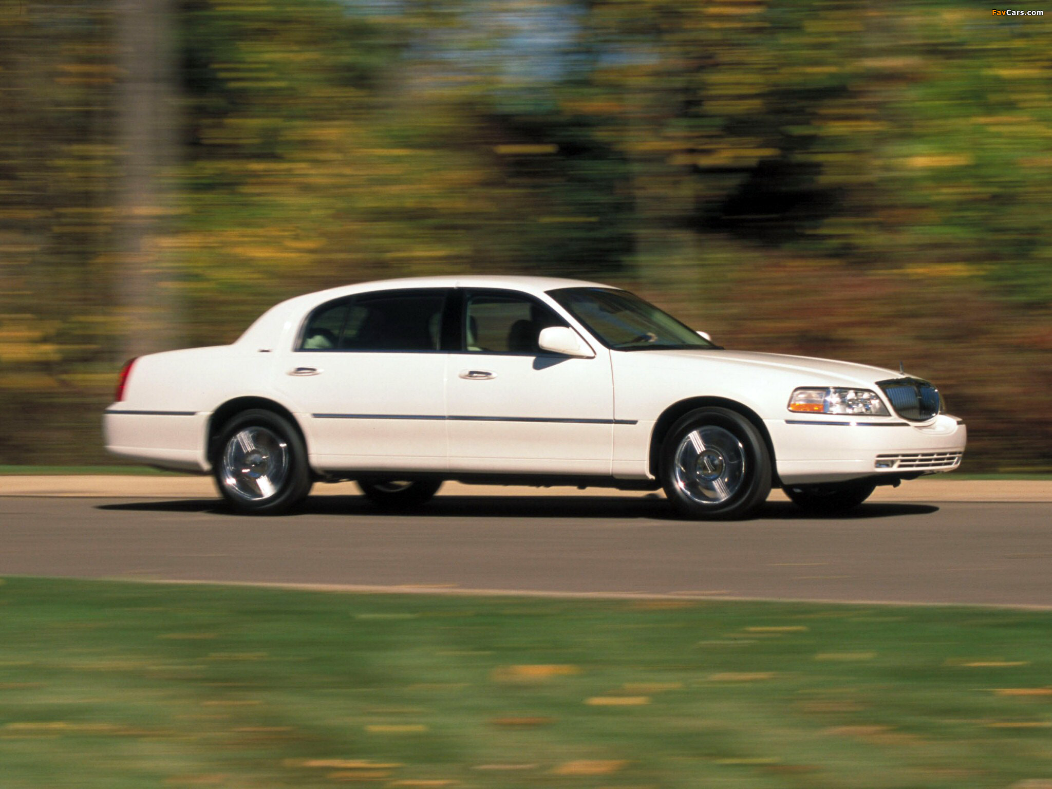 Lincoln Town Car 2003–11 wallpapers (2048 x 1536)