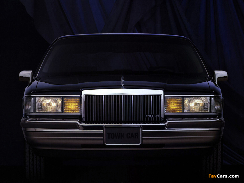 Photos of Lincoln Town Car 1992–94 (800 x 600)