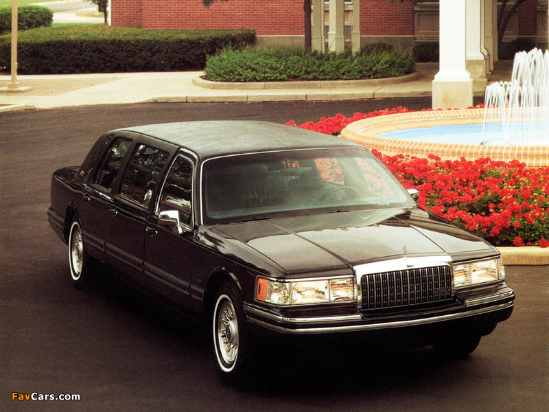 Photos of Lincoln Town Car 6-door Limousine 1992–94 (800 x 600)