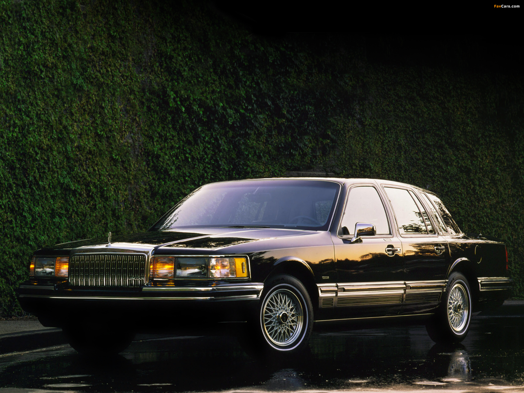 Photos of Lincoln Town Car 1992–94 (2048 x 1536)
