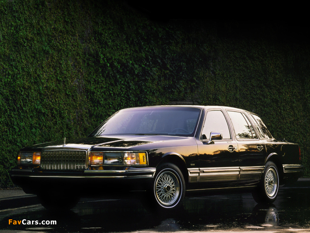 Photos of Lincoln Town Car 1992–94 (640 x 480)