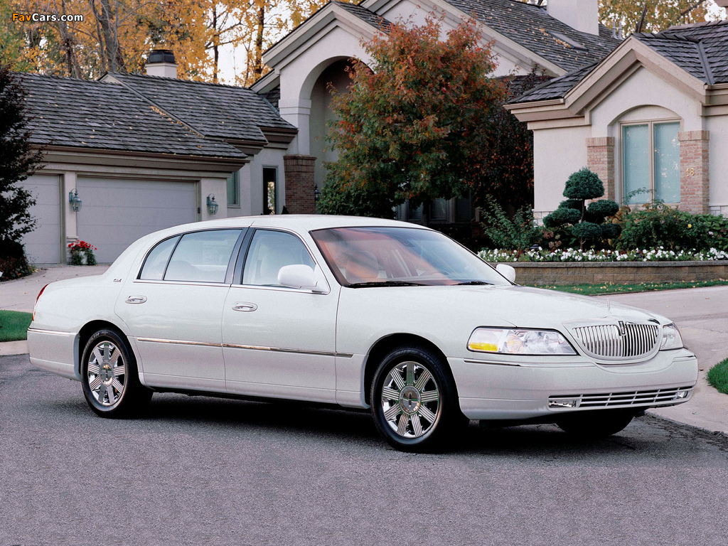 Photos of Lincoln Town Car 2003–11 (1024 x 768)