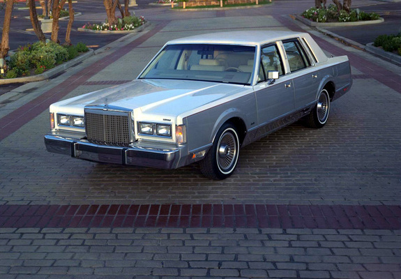 Photos of Lincoln Town Car 1985–89