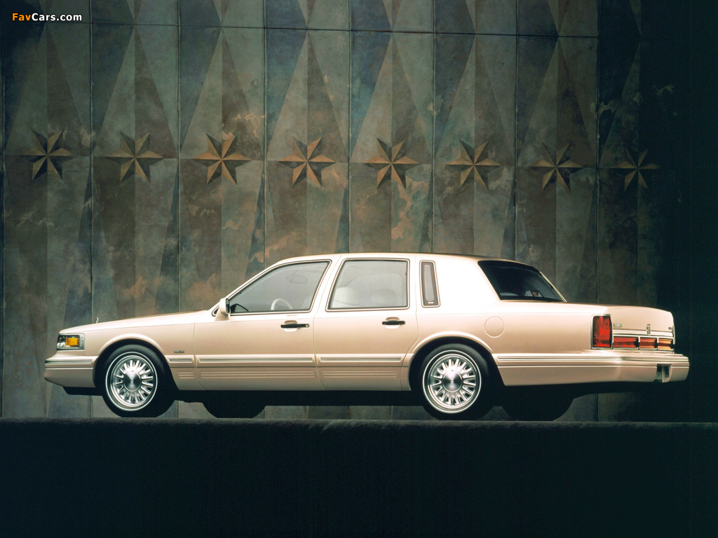 Photos of Lincoln Town Car 1994–97 (1024 x 768)