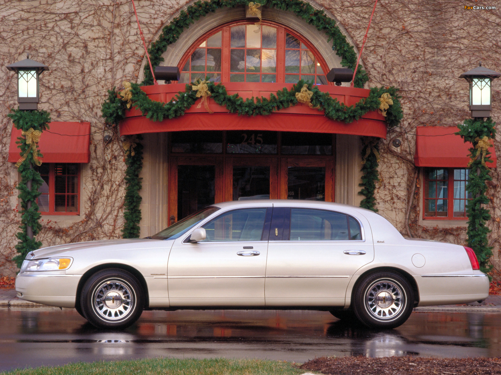 Photos of Lincoln Town Car L 1999–2003 (1600 x 1200)