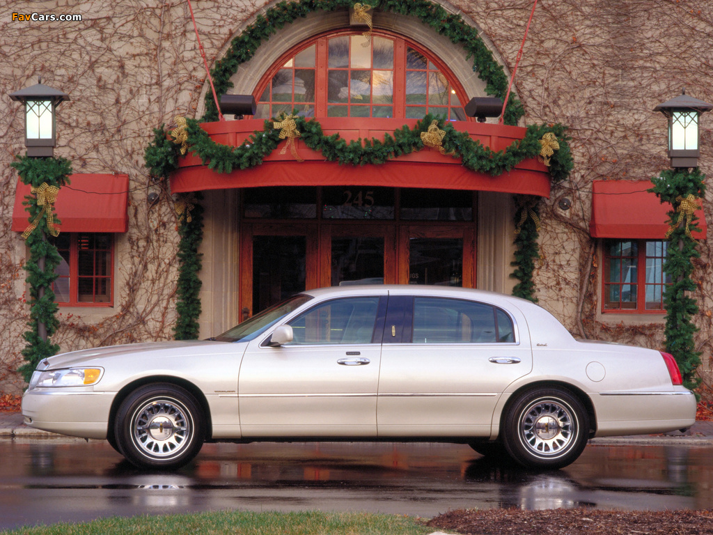 Photos of Lincoln Town Car L 1999–2003 (1024 x 768)