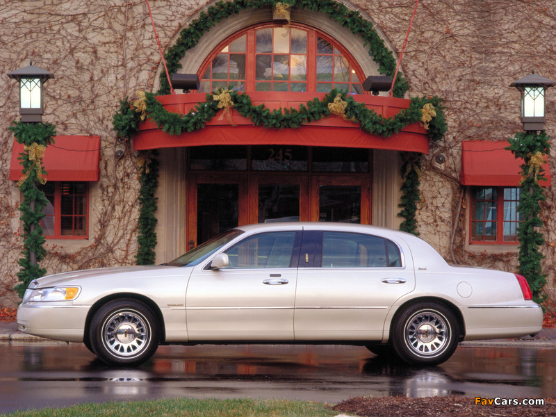 Photos of Lincoln Town Car L 1999–2003 (800 x 600)