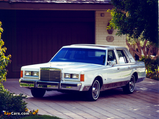 Pictures of Lincoln Town Car 1985–89 (640 x 480)