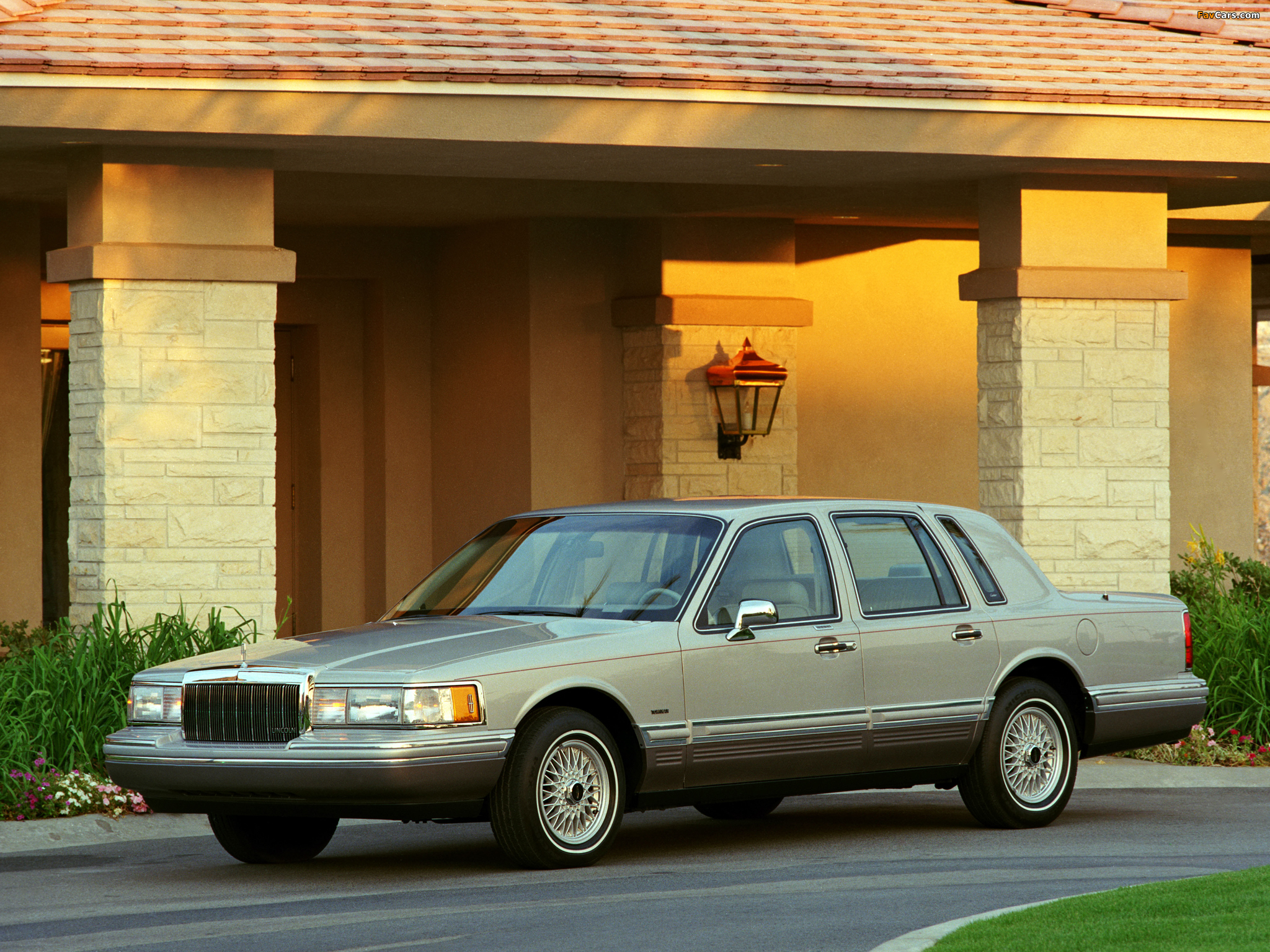 Pictures of Lincoln Town Car 1990–92 (2048 x 1536)