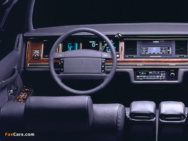 Pictures of Lincoln Town Car 1992–94 (640 x 480)