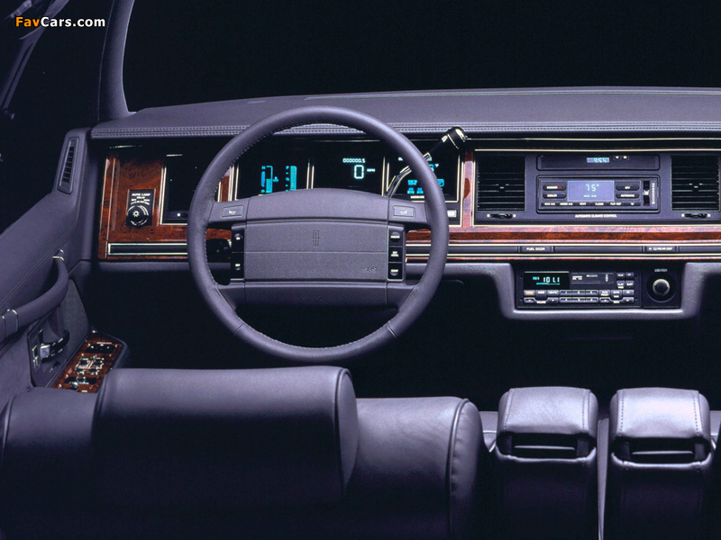 Pictures of Lincoln Town Car 1992–94 (800 x 600)