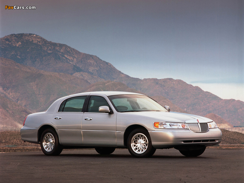 Pictures of Lincoln Town Car 1998–2003 (800 x 600)