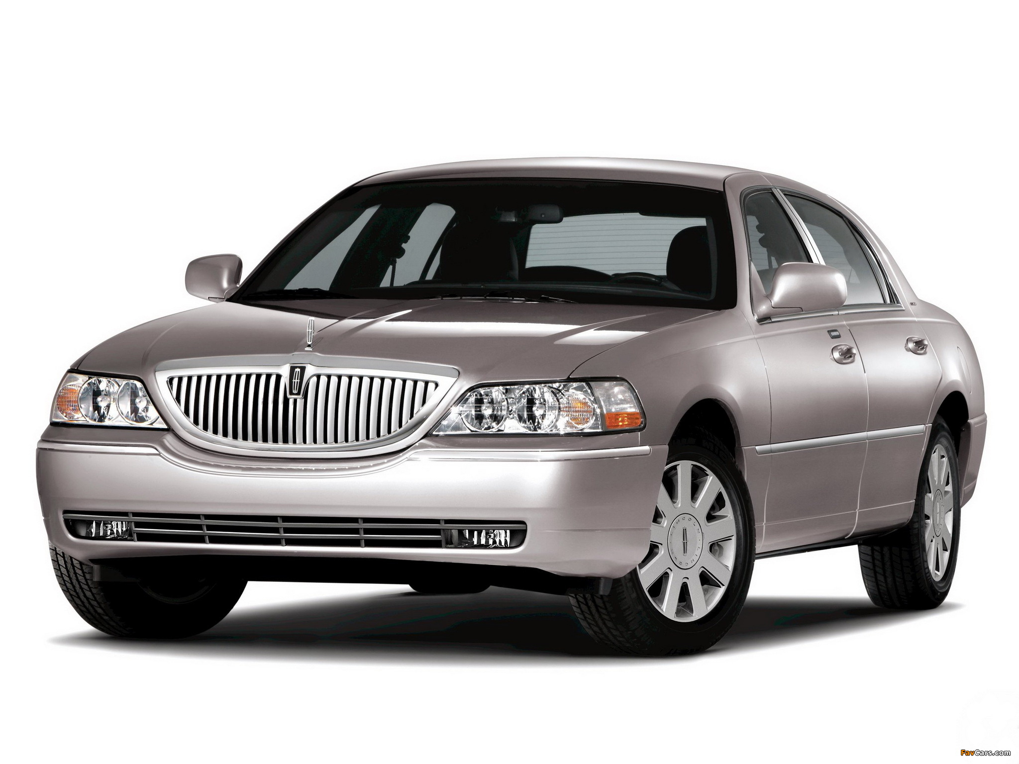 Pictures of Lincoln Town Car 2003–11 (2048 x 1536)