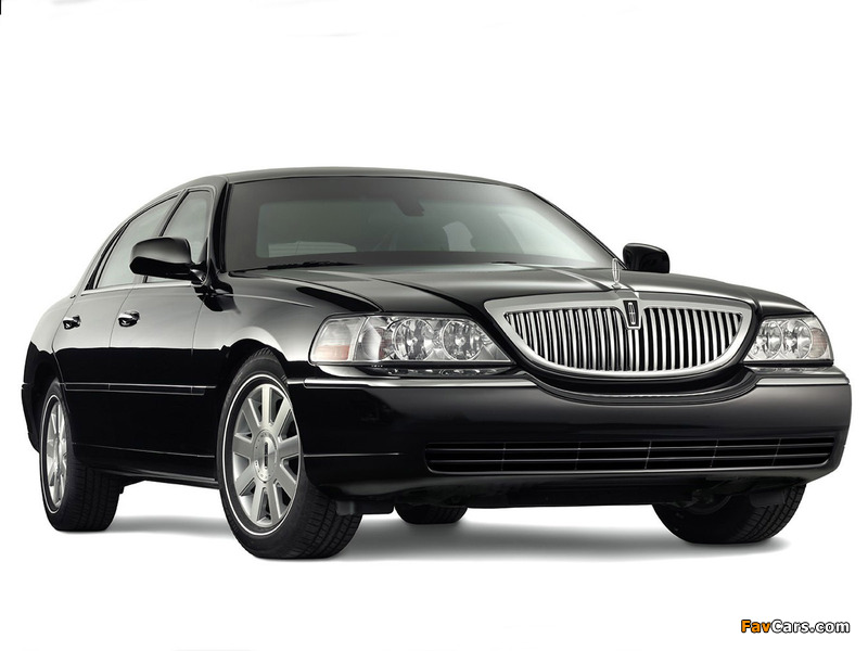 Pictures of Lincoln Town Car BPS 2003–11 (800 x 600)