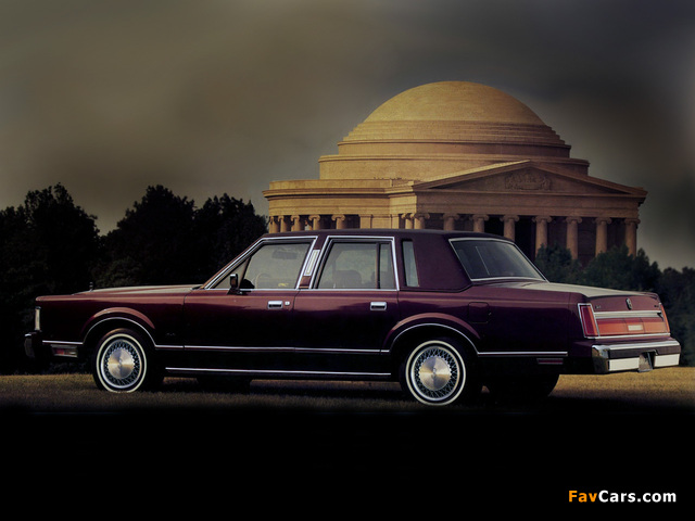 Pictures of Lincoln Town Car 1985–89 (640 x 480)