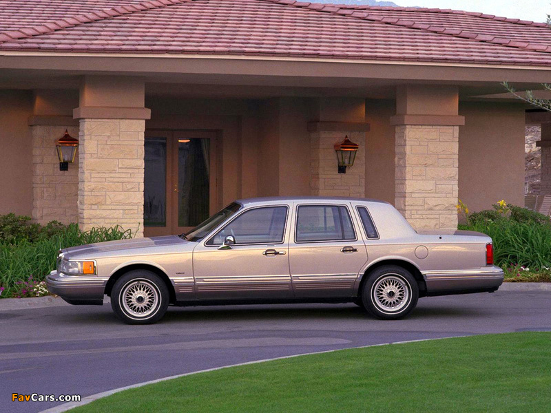 Pictures of Lincoln Town Car 1990–92 (800 x 600)