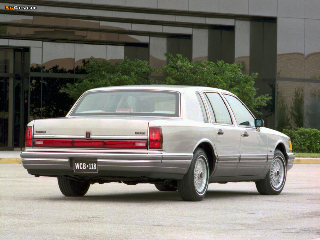 Pictures of Lincoln Town Car 1992–94 (1024 x 768)