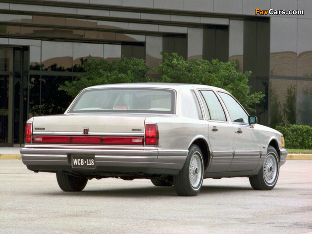 Pictures of Lincoln Town Car 1992–94 (640 x 480)
