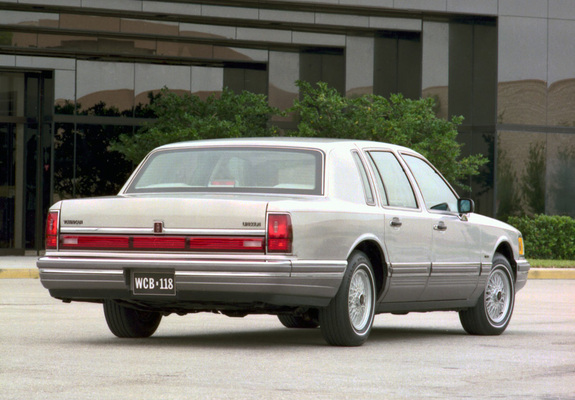 Pictures of Lincoln Town Car 1992–94