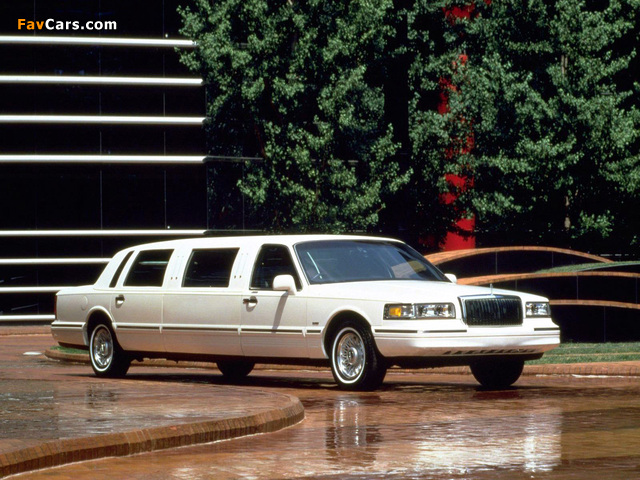 Pictures of Lincoln Town Car Limousine 1995–97 (640 x 480)