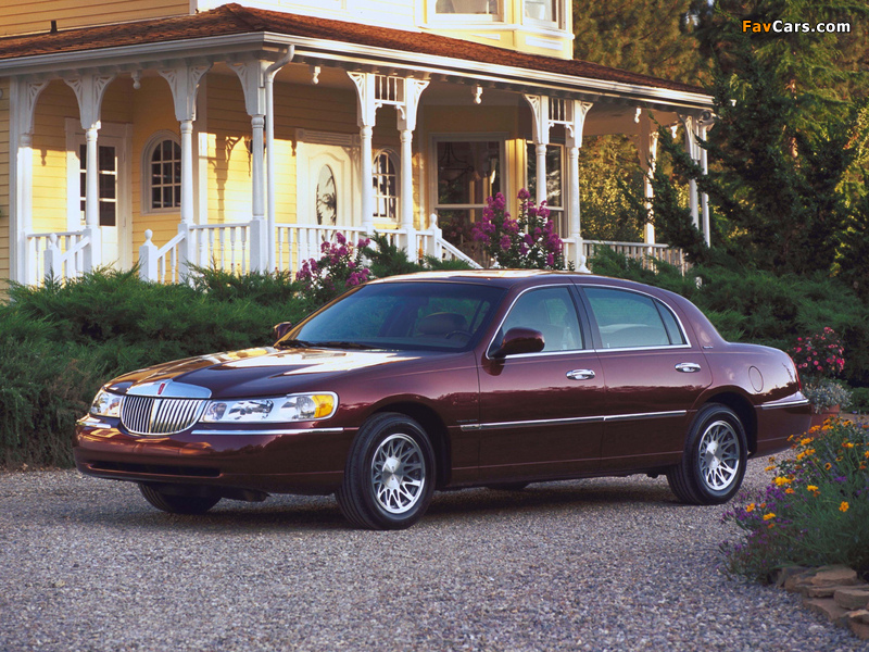Pictures of Lincoln Town Car 1998–2003 (800 x 600)