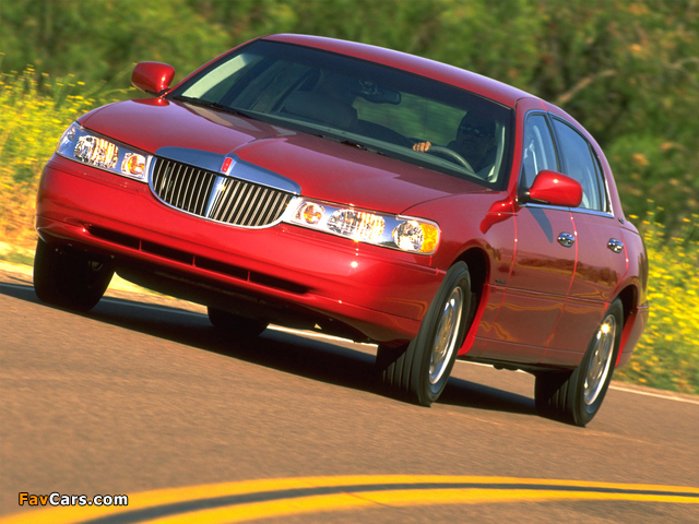 Lincoln Town Car 1998–2003 wallpapers (640 x 480)