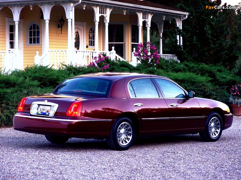 Lincoln Town Car 1998–2003 wallpapers (800 x 600)