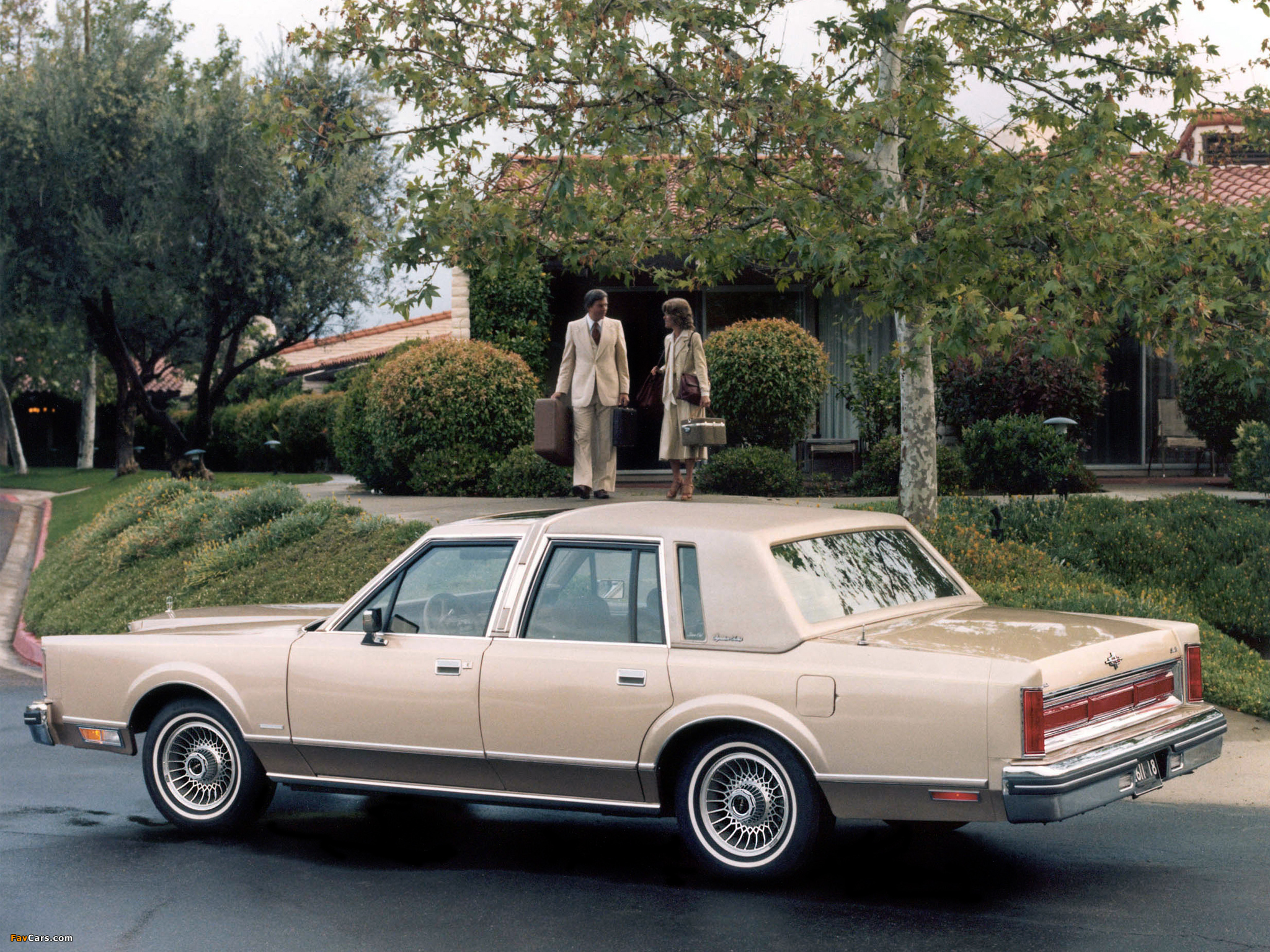Lincoln Town Car 1981–85 wallpapers (2048 x 1536)