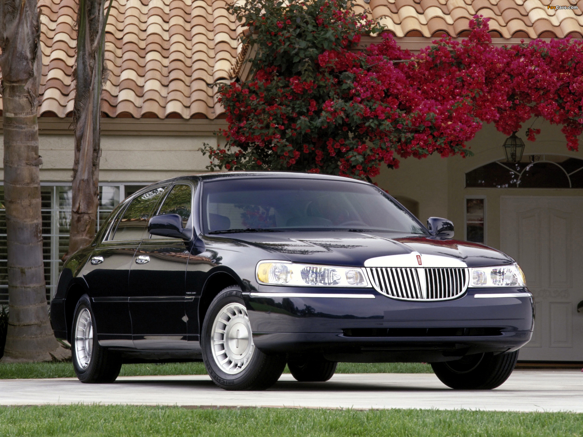 Lincoln Town Car 1998–2003 wallpapers (1920 x 1440)