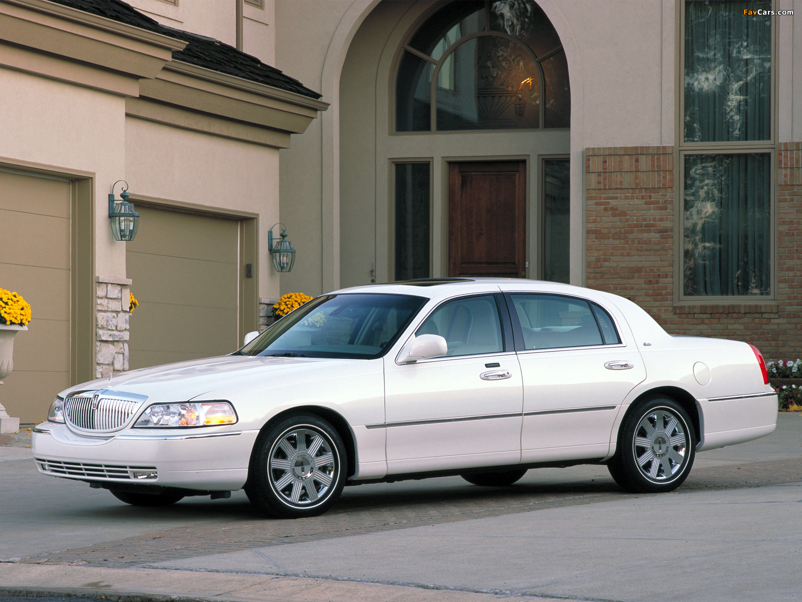 Lincoln Town Car 2003–11 wallpapers (1600 x 1200)