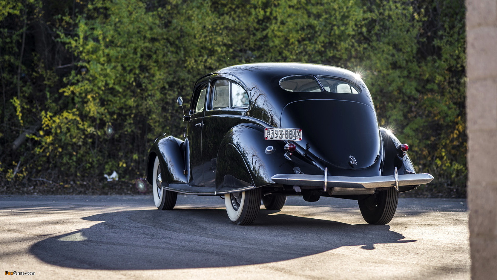 Images of Lincoln Zephyr Coupe Sedan (HB-700) 1936–37 (1664 x 936)