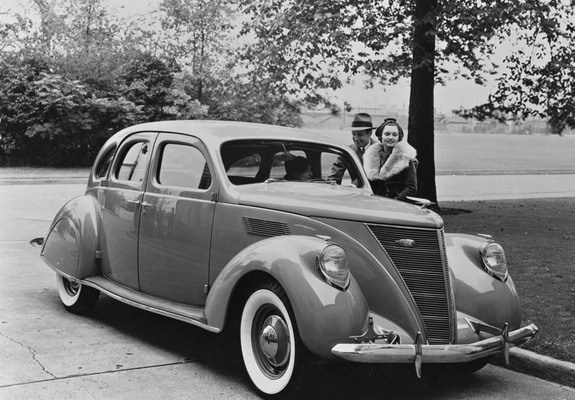 Lincoln Zephyr Sedan 1936–39 photos