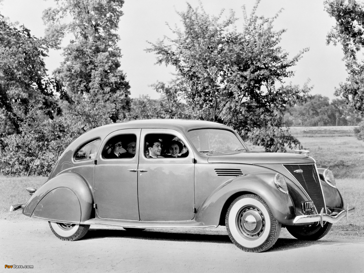 Lincoln Zephyr 4-door Sedan (900-902) 1936 wallpapers (1280 x 960)