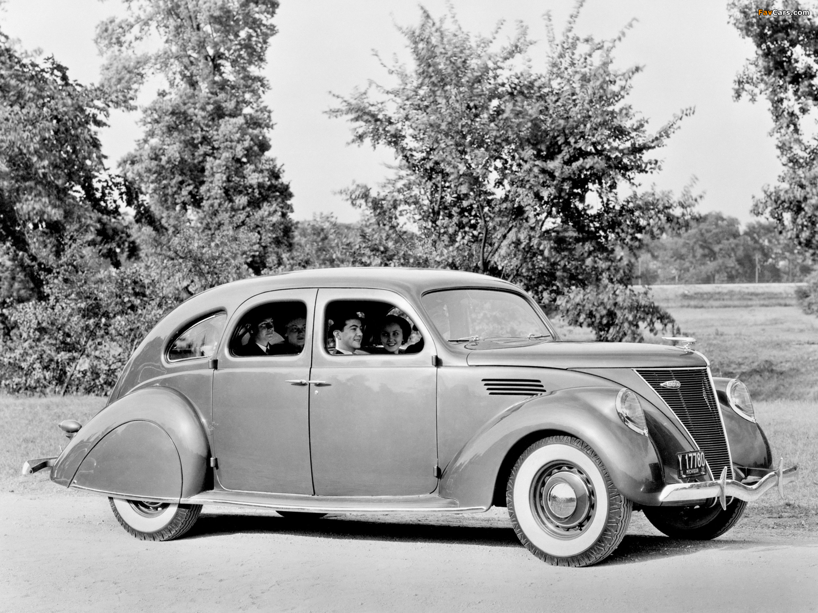 Lincoln Zephyr 4-door Sedan (900-902) 1936 wallpapers (1600 x 1200)