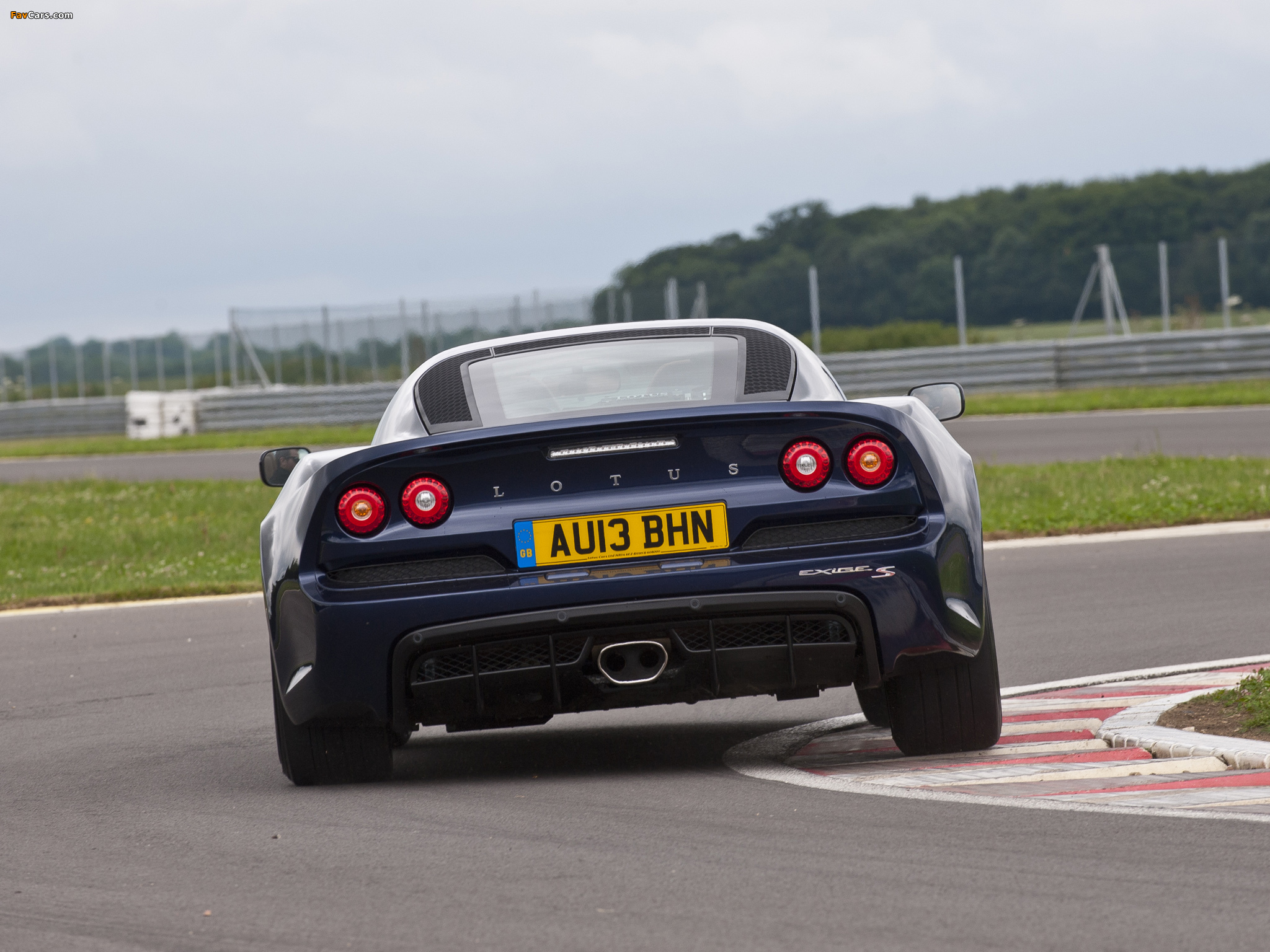 Lotus Exige S Roadster UK-spec 2013 photos (2048 x 1536)