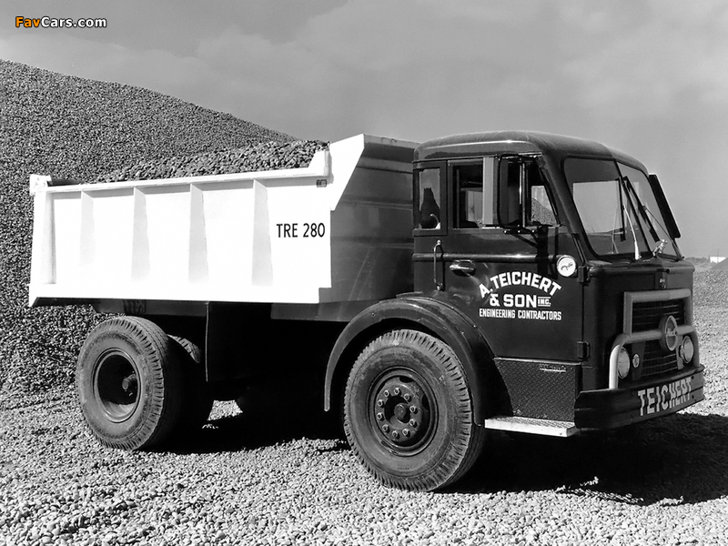 Photos of Mack D-Series Dump Truck 1956–58 (800 x 600)