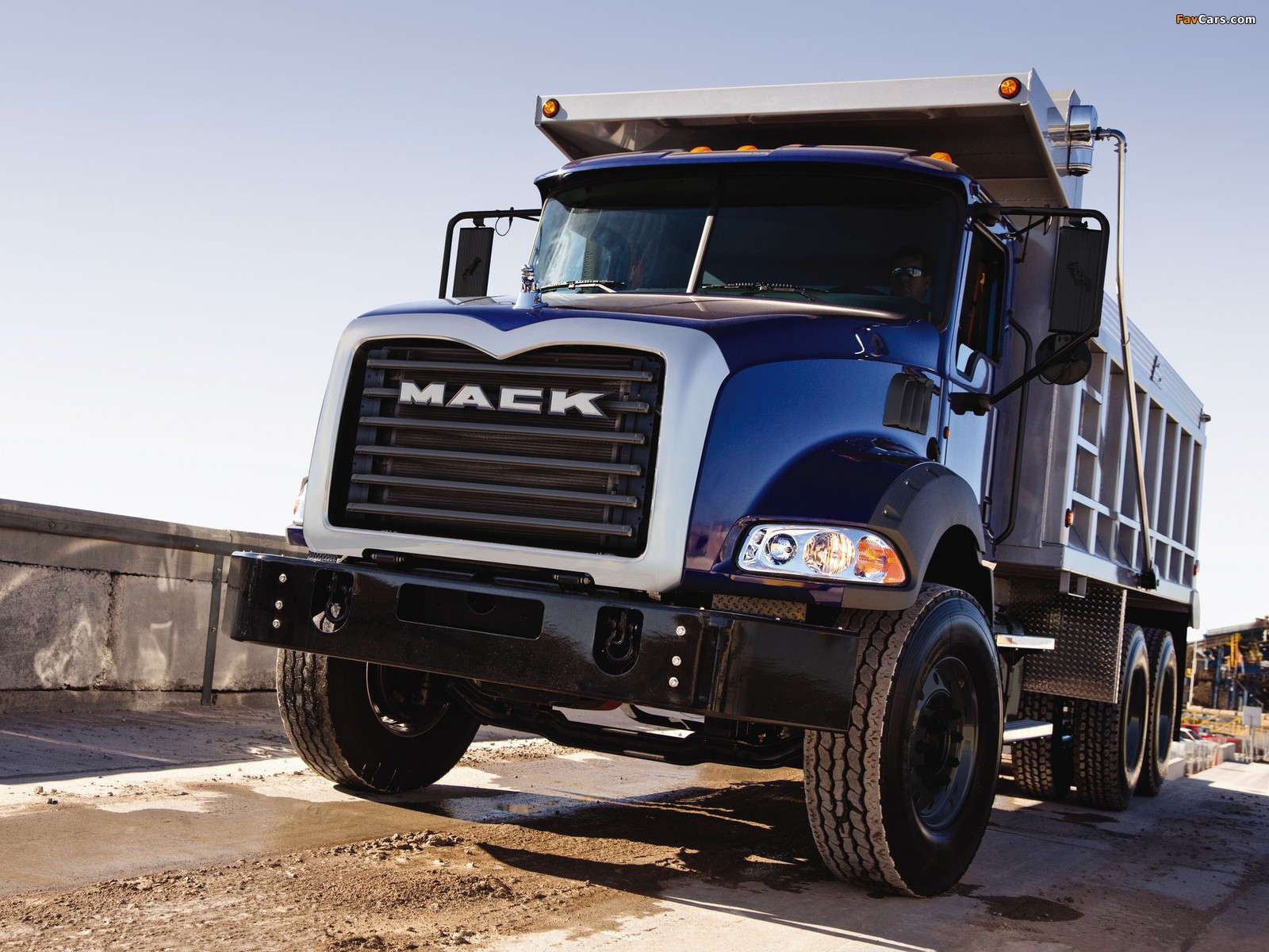 Mack Granite 6x4 Dump Truck 2002 wallpapers (1600 x 1200)