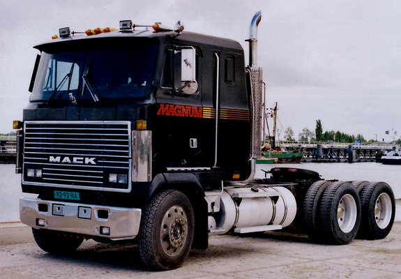 Mack MH 1982–90 photos