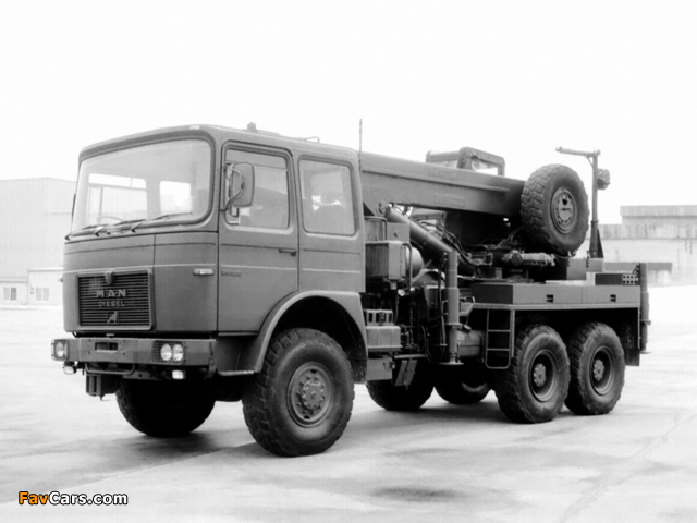 MAN F8 26.320 6x6 Army Crane UK-spec 1972–80 wallpapers (640 x 480)