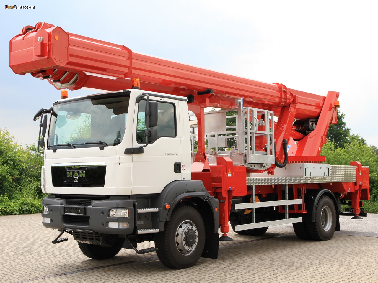 Photos of MAN TGM 18.290 FA Lift Platform 2008–12 (1280 x 960)