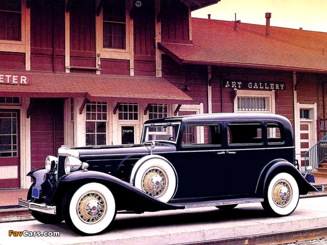 Photos of Marmon Sixteen Sedan 1932 (640 x 480)