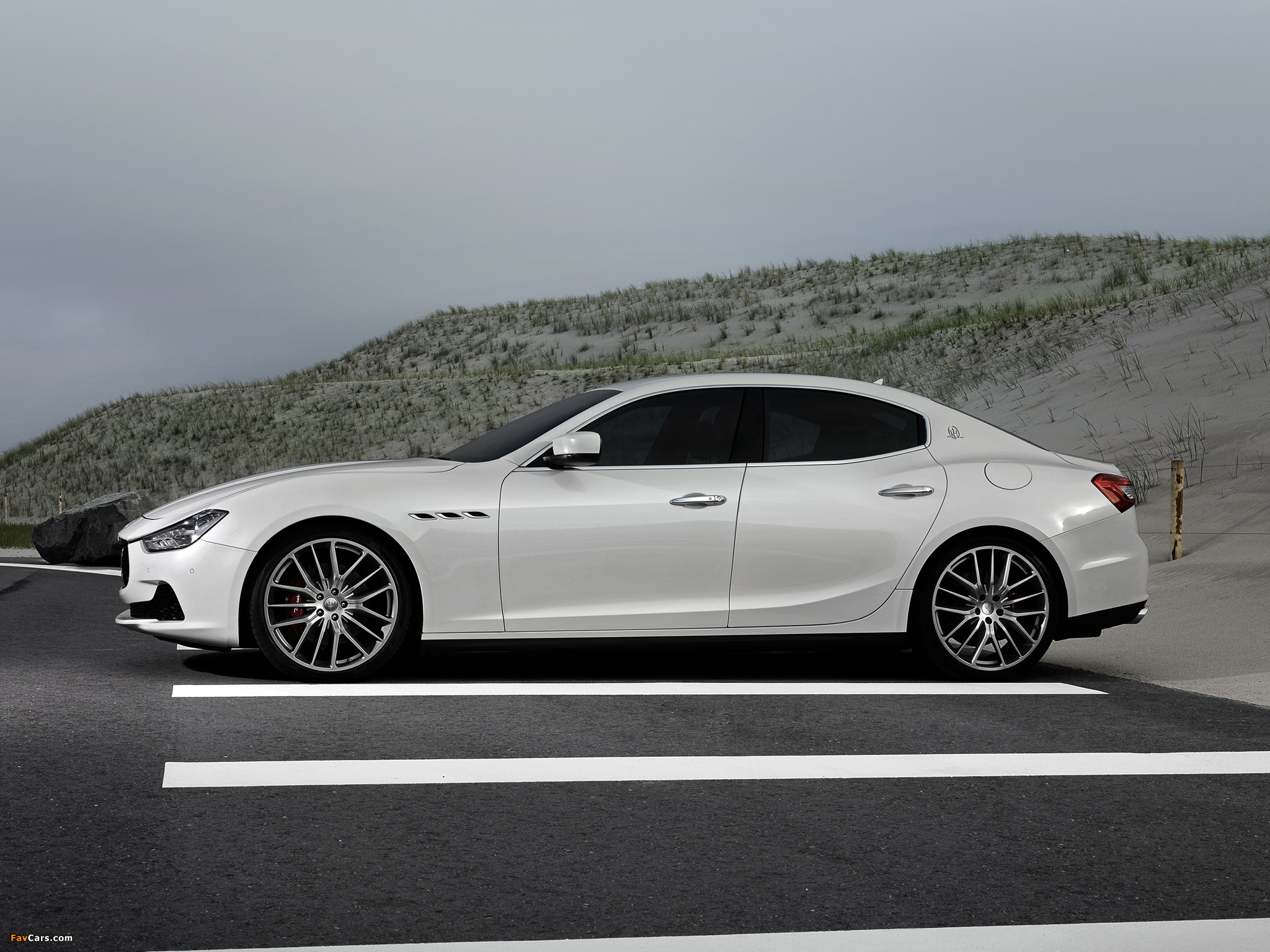 Maserati Ghibli Q4 2013 wallpapers (2048 x 1536)