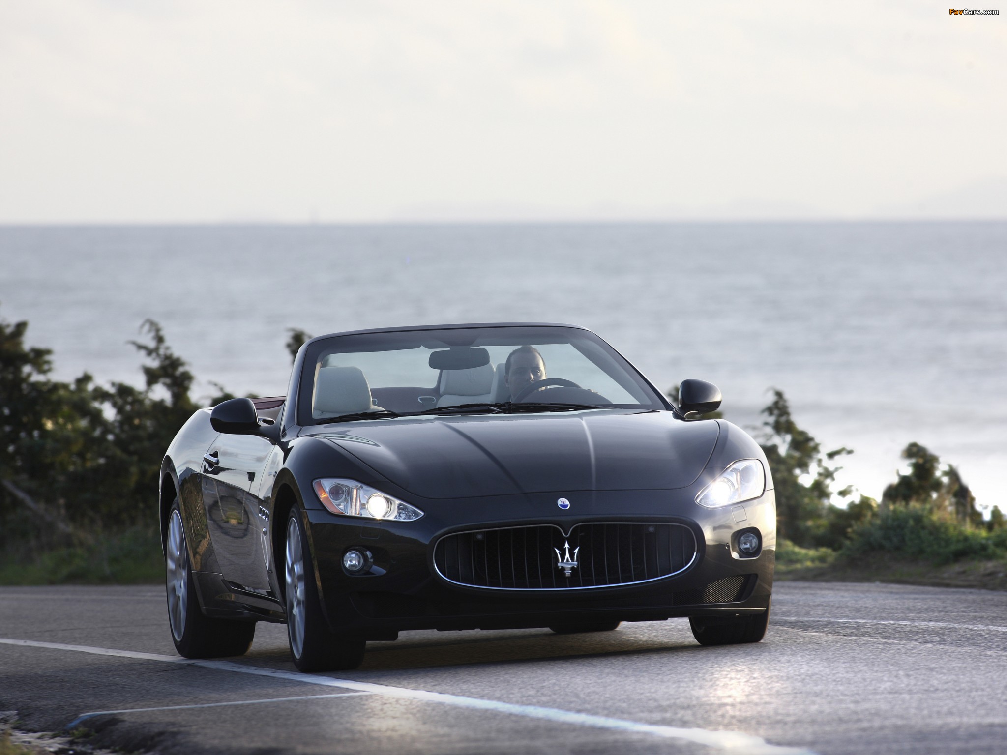 Maserati GranCabrio 2010 wallpapers (2048 x 1536)