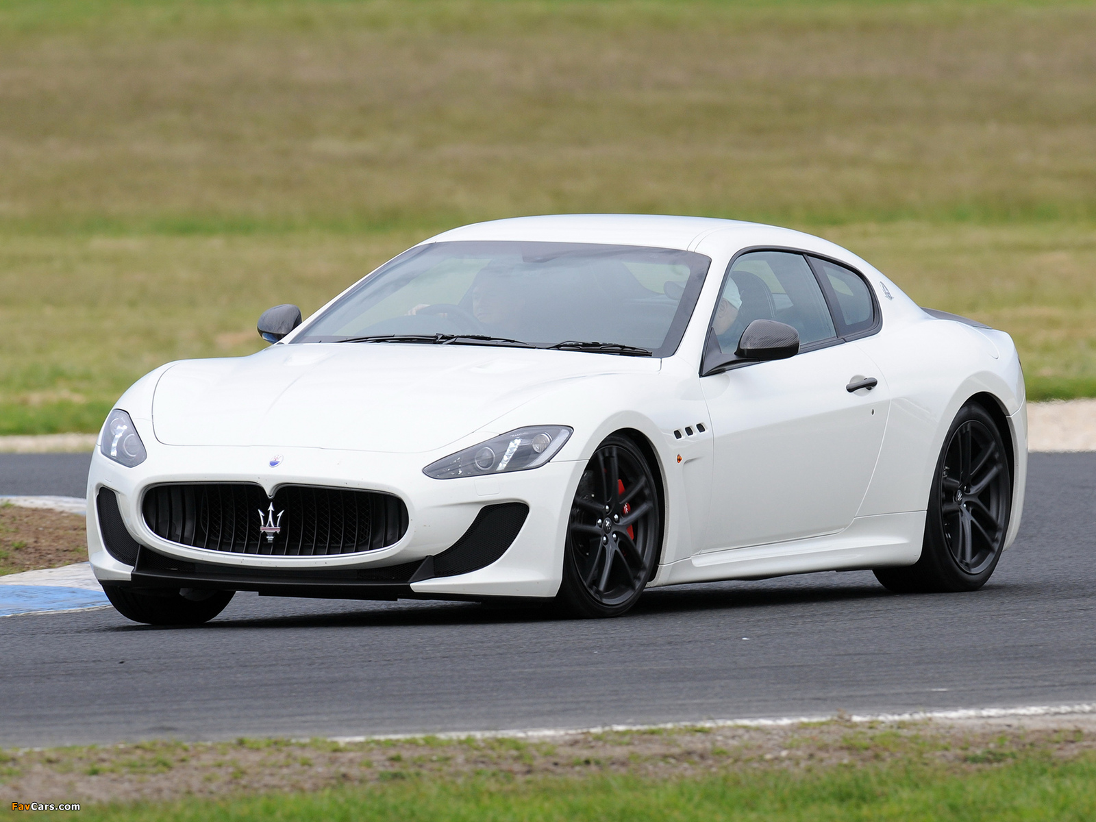 Maserati GranTurismo MC Stradale AU-spec 2010–13 pictures (1600 x 1200)