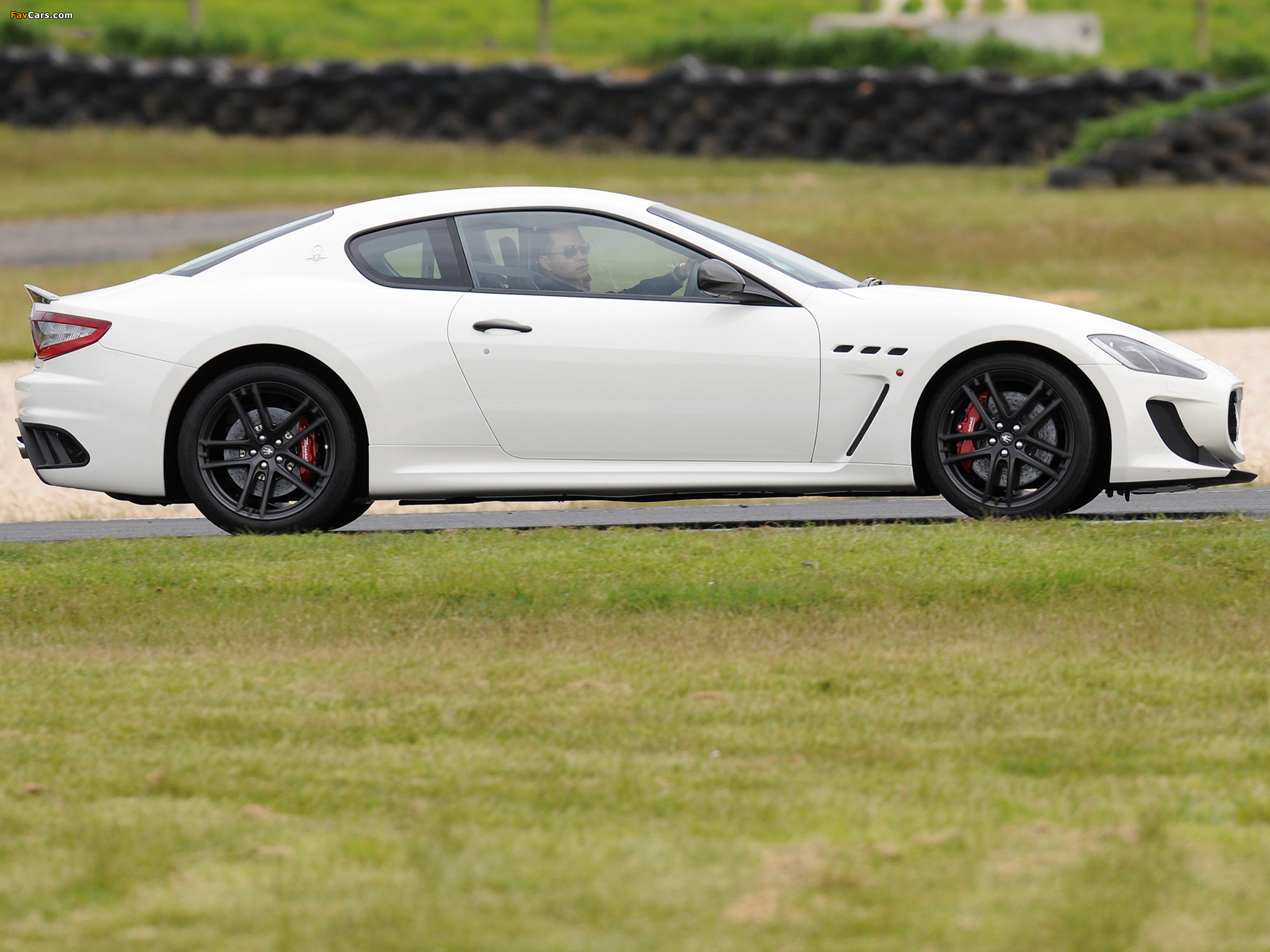 Pictures of Maserati GranTurismo MC Stradale AU-spec 2010–13 (2048 x 1536)