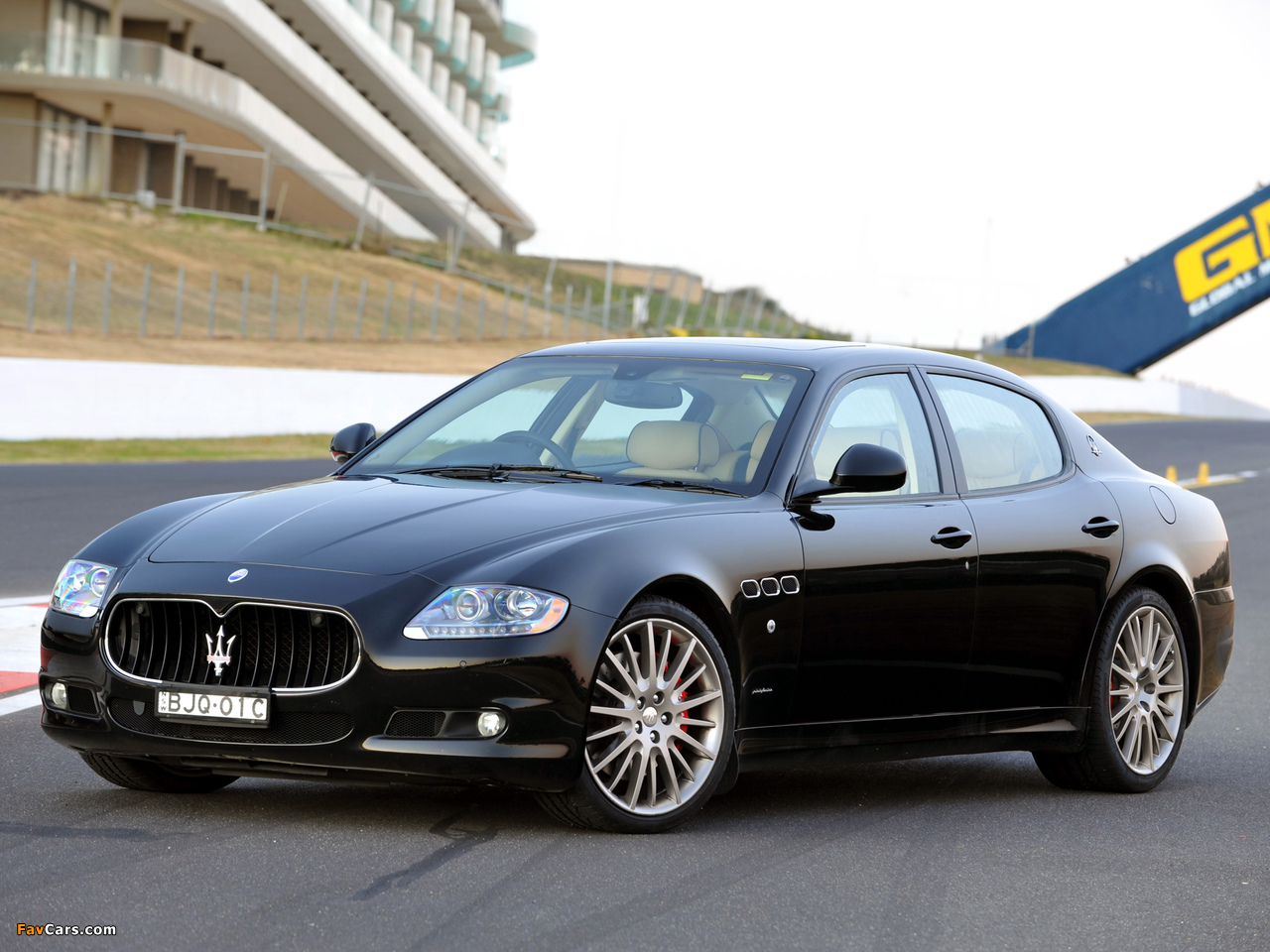 Pictures of Maserati Quattroporte Sport GT S AU-spec 2009–12 (1280 x 960)