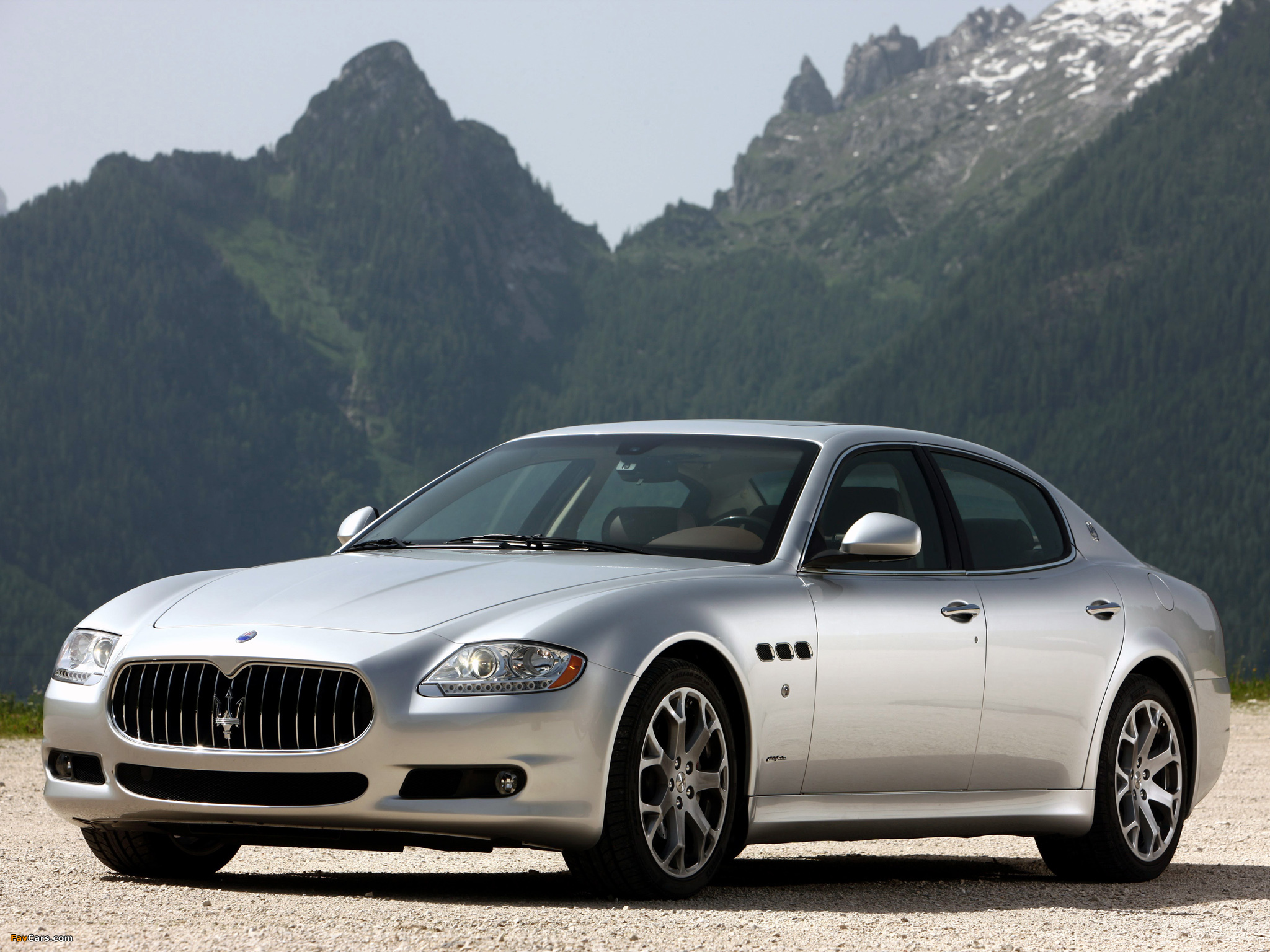 Maserati Quattroporte S 2008–12 wallpapers (2048 x 1536)